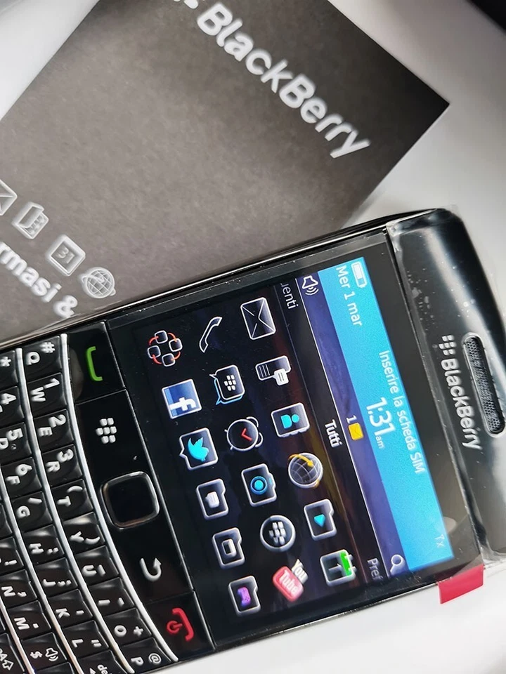 BlackBerry Bold 9780 - 512 MB - 3G 5MP microSDHC GPS Black/White (Unlocked) s7 - Image 4 of 4