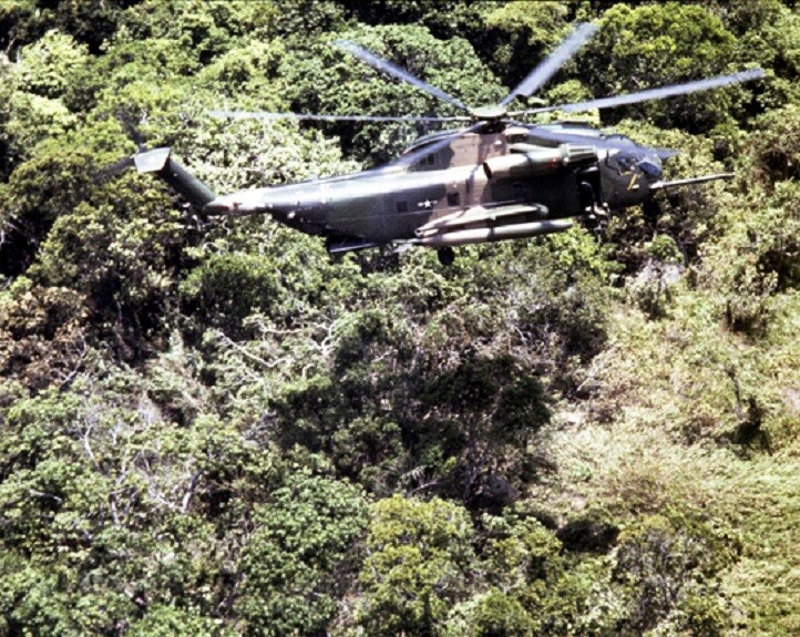 Sikorsky HH-53C Super Jolly Green Giant Helicopter 8x10 Vietnam War Photo  175