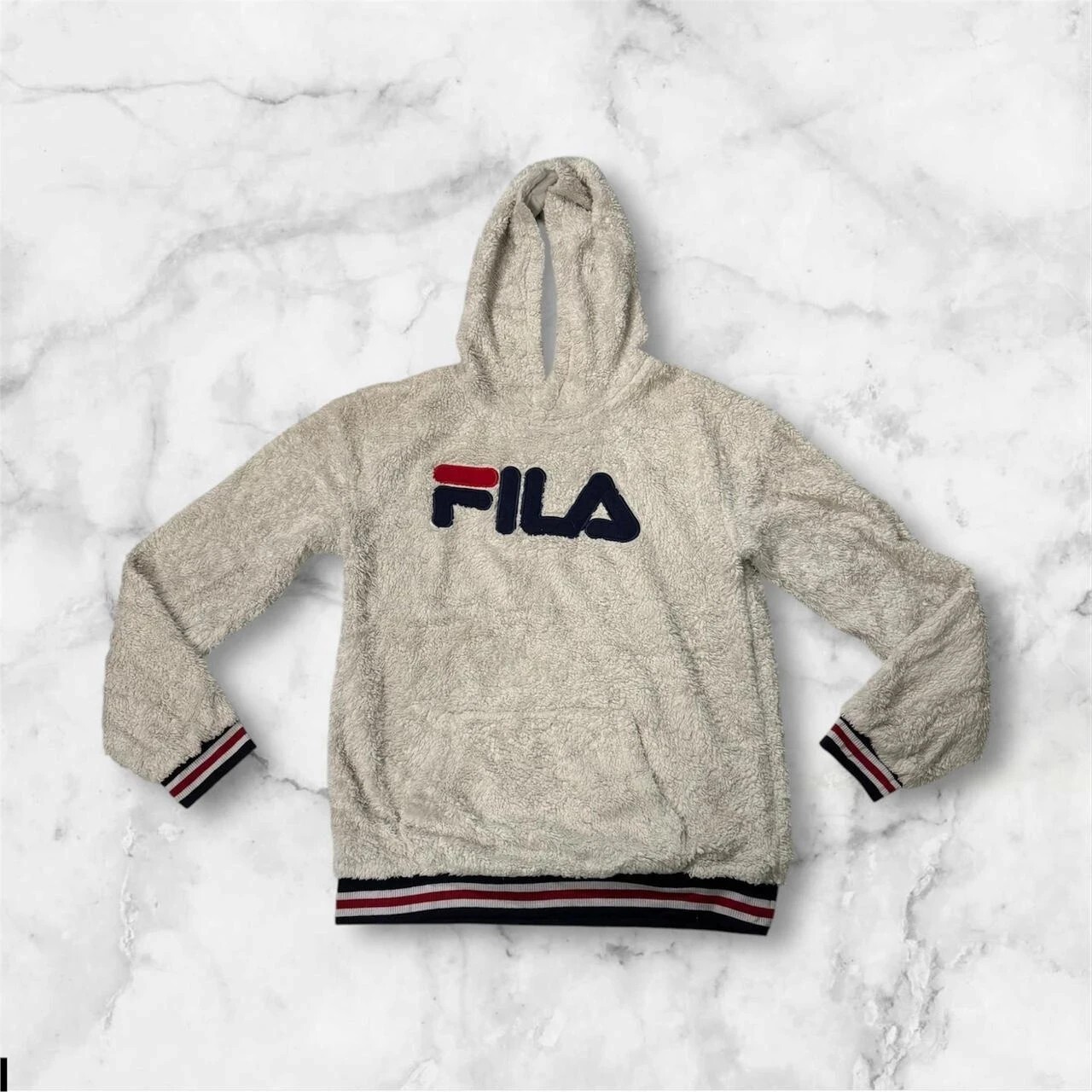 ? Felpa con cappuccio Fila Pullover in pile bianca con logo sul petto blu navy