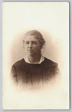 RPPC VINTAGE OLD ANTIQUE REAL PHOTO POSTCARD BEAUTIFUL LADY WOMAN HAIR DRESS
