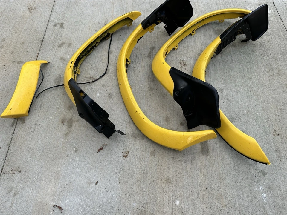 Juego de 5 piezas molduras de guardabarros delantero trasero Nissan Frontier 1998-2000 OEM Foto 4 de 4