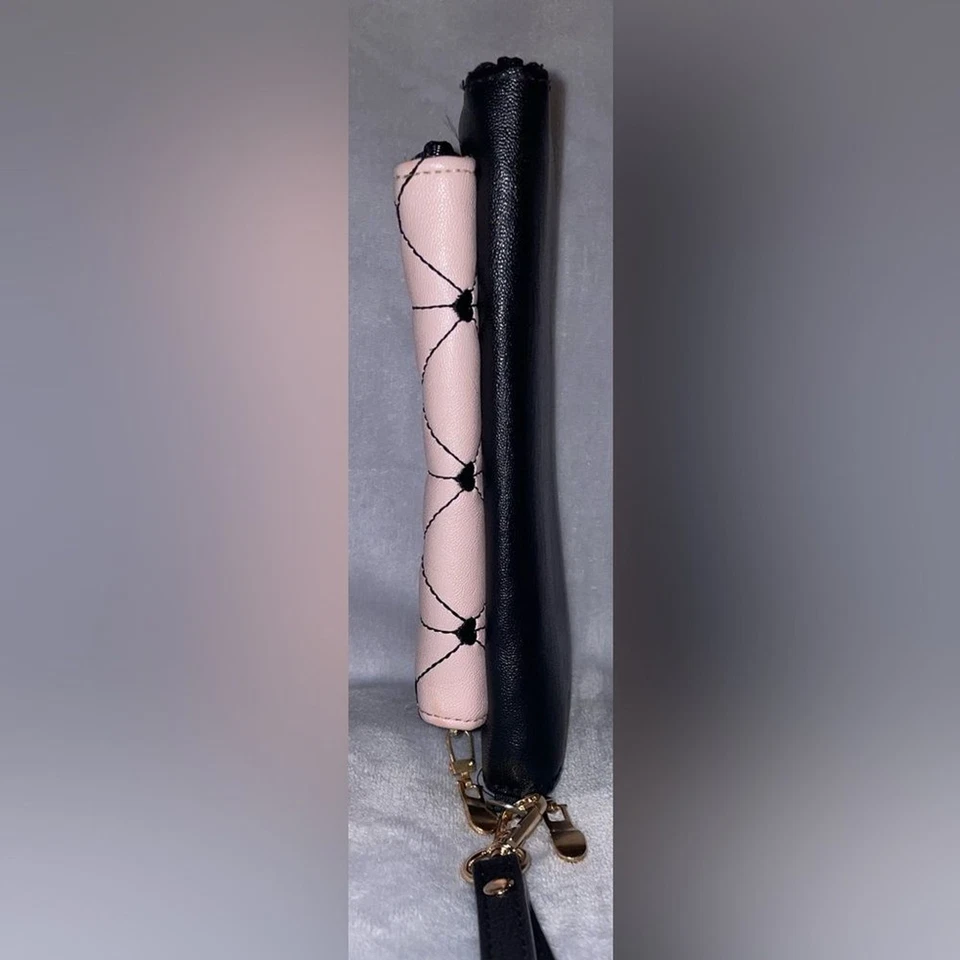 Cartera/muñequera Luv Betsey By Betsey Johnson acolchada rosa/negro corazón doble cremallera Foto 3 de 4