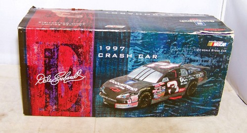 1:24 ACTION 1997 #3 GOODWRENCH SERVICE DAYTONA 500 CRASH CAR DALE EARNHARDT SR - Picture 8 of 11