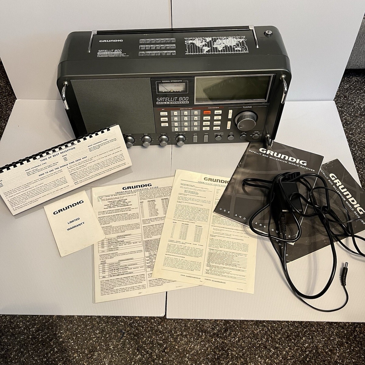Grundig Satellit 800 Millennium Shortwave AMFM Radio Receiver