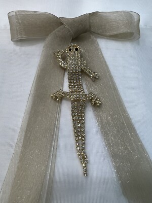 Crystal Pin. Reptile. Gecko. 18KGP. Made with Swarovski Crystal. Gift. Party