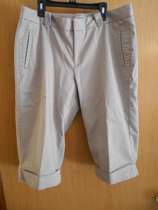WOMEN'S KHAKI TAN DOCKERS MID RISE CURVY CUFFED DRESS CAPRI'S SIZE 12