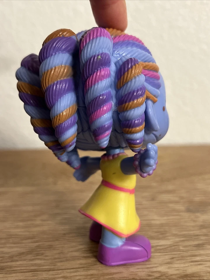 SUPER MONSTERS ZOE WALKER 4” FIGURA DE ACCIÓN VINILO JUGUETE (USADO) Foto 3 de 4