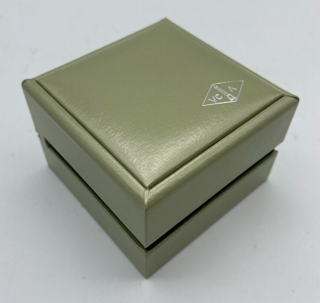 Van Cleef & Arpels ギフトボックス グリーン Van cleef & Arpels genuine Earrings case Green suede VCA