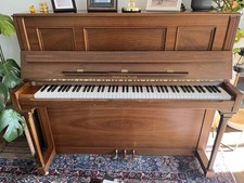 Seiler Klavier Modell 122 – Nussbaum satiniert – gepflegt & gestimmt