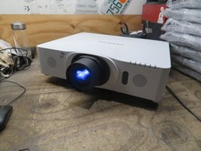 TESTED HITACHI CP-WU8440 LCD Projector  NO REMOTE 