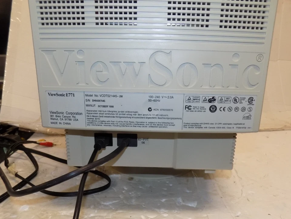 Viewsonic 17" E771 1280x1024 VGA CRT Computer Monitor - Image 4 of 4