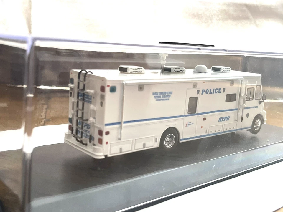 Camión puesto de mando móvil personalizado raro Greenlight NYPD edición limitada 1/64 Foto 2 de 4