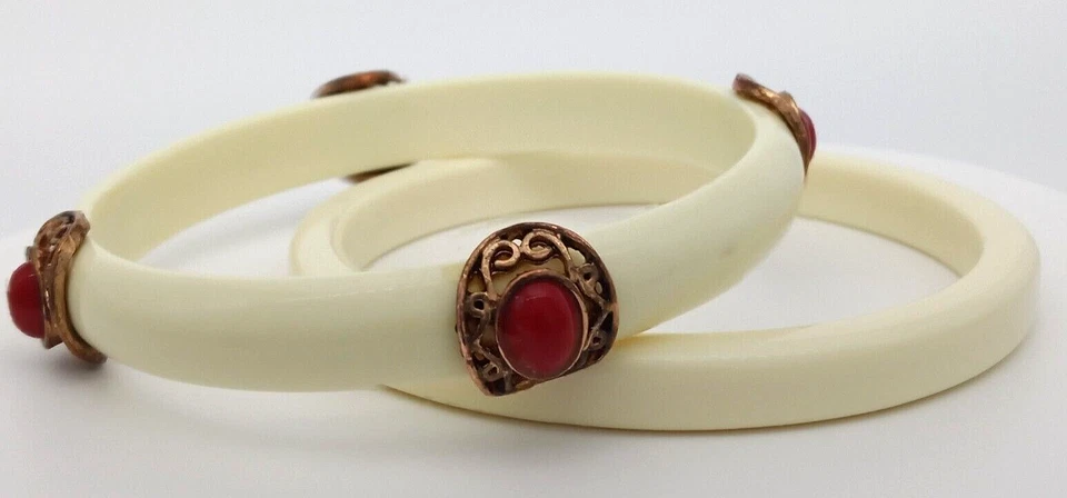 白色亚克力手镯手链 2 件套玫瑰金金属红色宝石圆形 — 第 4/4 张图片