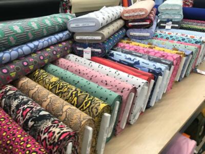 Bedruckter Baumwollmisch Jersey Stoff 150cm breit Kinder, Tiere Leopard BLUMEN DINO