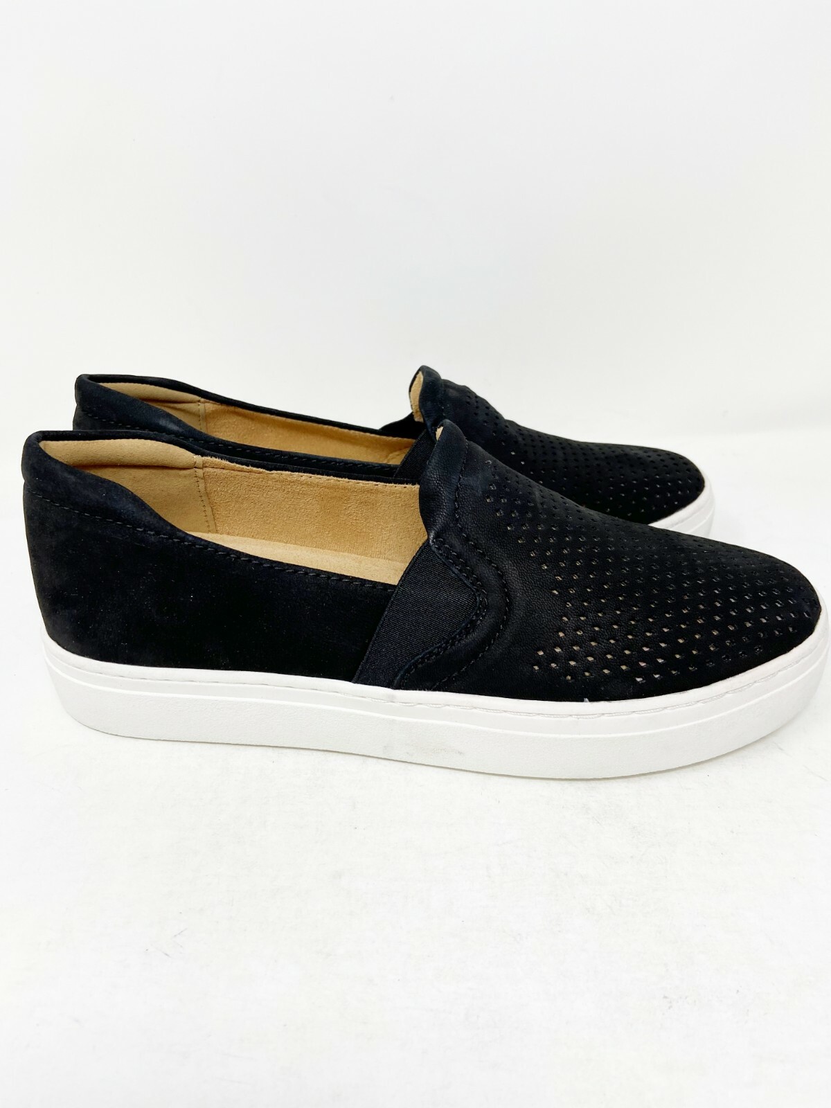 naturalizer leather slip on sneakers