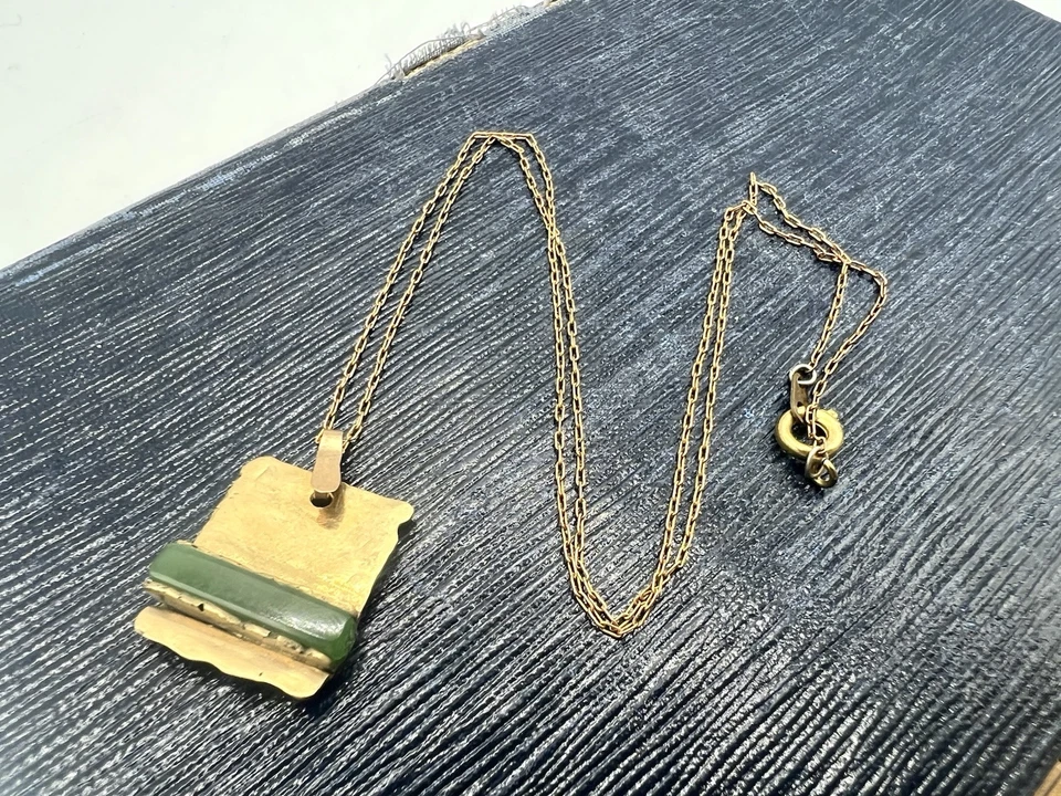 "Collar colgante vintage brutalista artesanal de piedras preciosas verdes conjunto de canales 18"" único en su clase C" Foto 3 de 4