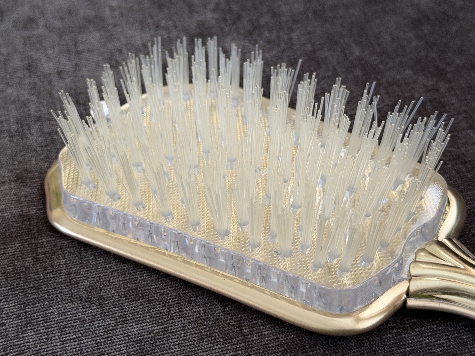 как выглядит Vintage 3-Pc Dresser Vanity Set Hand Mirror Brush Comb Gold Floral Design In Box фото
