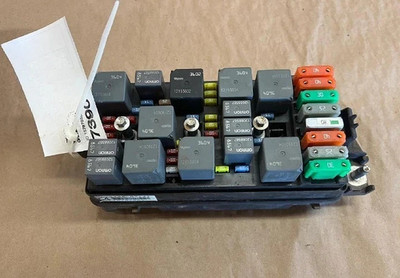 2005-2006 Chevy Equinox Engine Fuse Box Assembly OEM