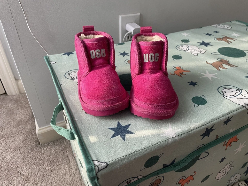 BOTA CHUKKA UGG NEUMEL EZ-FIT NIÑO PEQUEÑO TALLA 6C GAMUZA SORBETE FRAMBUESA Foto 2 de 4