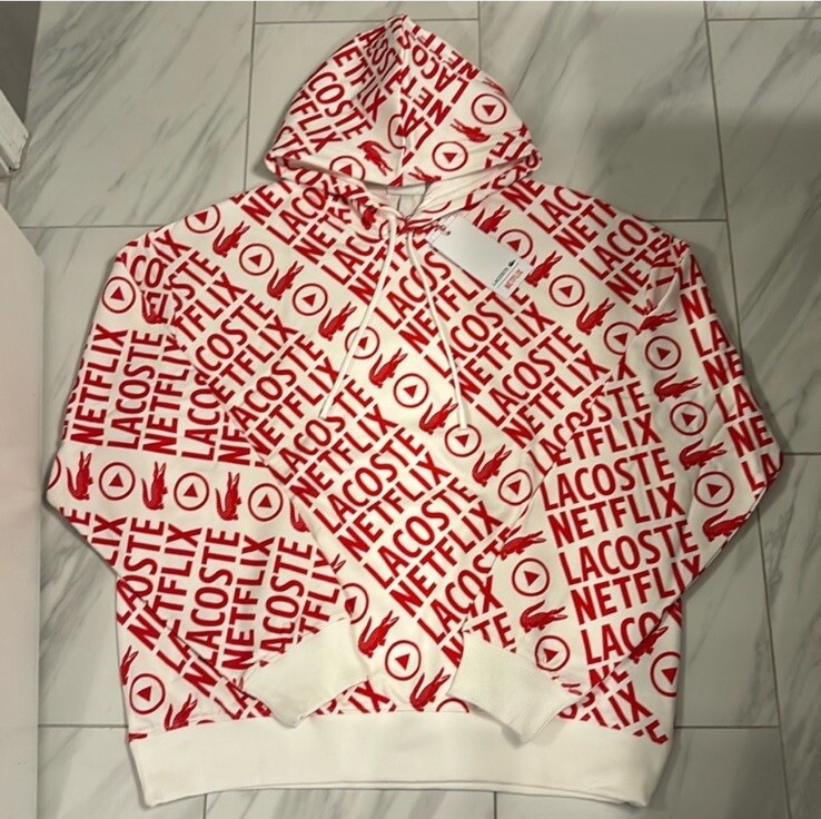 LACOSTE NETFLIX ルーズフィット パーカー US L Lacoste x Netflix Men's Loose Fit All Over Pullover Hoodie Red