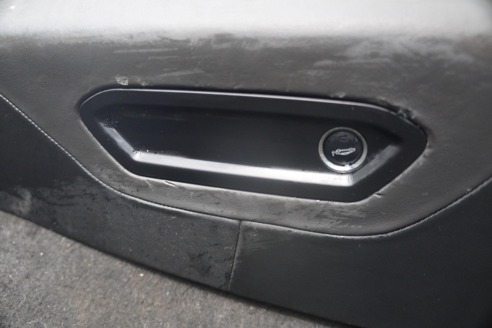 Left Driver Door Trim Panel Leather Carbon Fiber Switch McLaren 720S 2018 *Note*