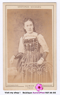 COSTUMES SUISSES, JEUNE FEMME EN TENUE TRADITIONNELLE, CDV à