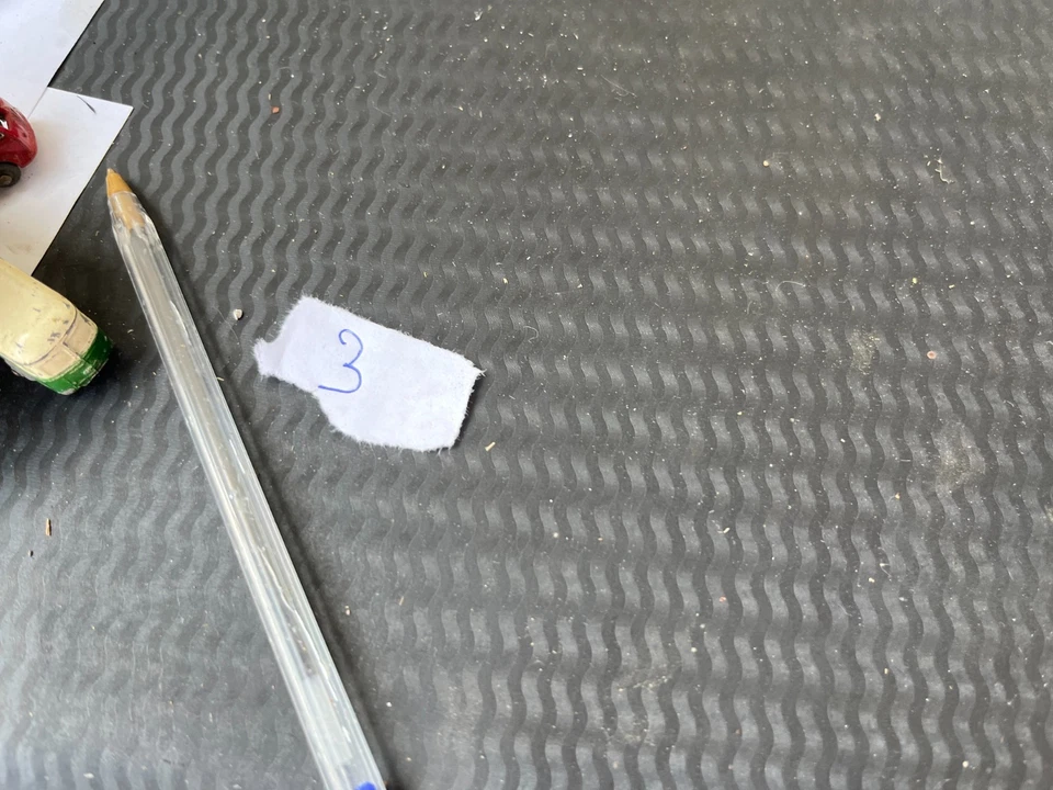 Petit Cadre Ancien en Cuir Doré – Style XIXᵉ - Photo 4/4