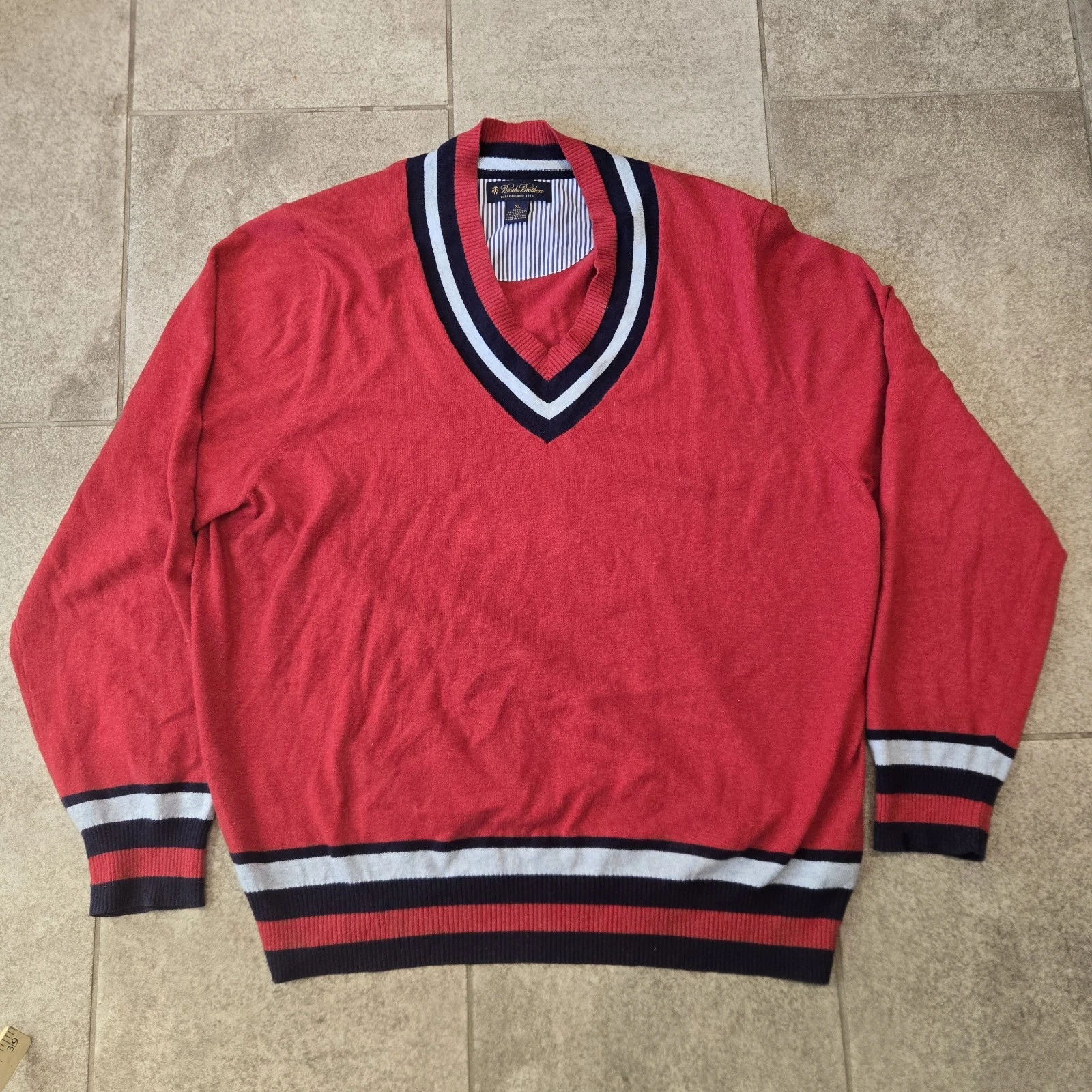 Brooks Brothers Sweater V Neck Sz XL Cashmere Blend Contrast Trim Preppy
Opens in a new window or ta