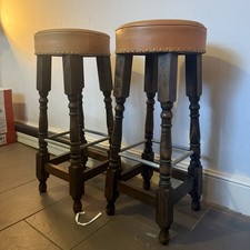 Pair of Solid Wood Bar Stools – Tan Leather Seats – 77cm High – Pub / Kitchen