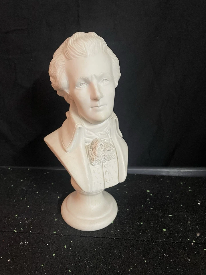 Buste Mozart en biscuit. - Photo 2/4