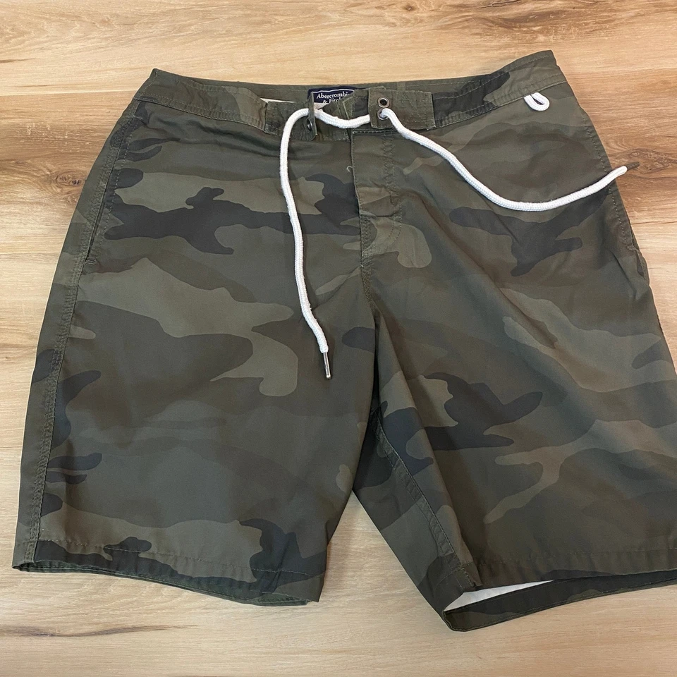 Abercrombie & Fitch Camo Stretch Swim Trunks Mens Size 30 Board Shorts - Image 2 of 4