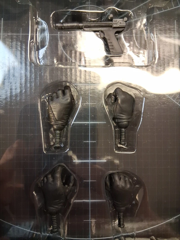 Sideshow Collectibles G.I. Cobra Commander 1/6 Enemy Leader в комплекте - Изображение 3 из 4