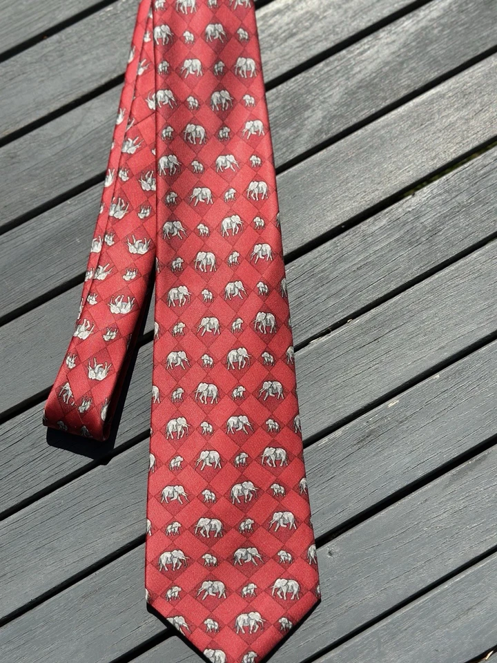 Corbata de seda roja Jim Thompson con diseño de elefante con diamantes para hombre Foto 3 de 3