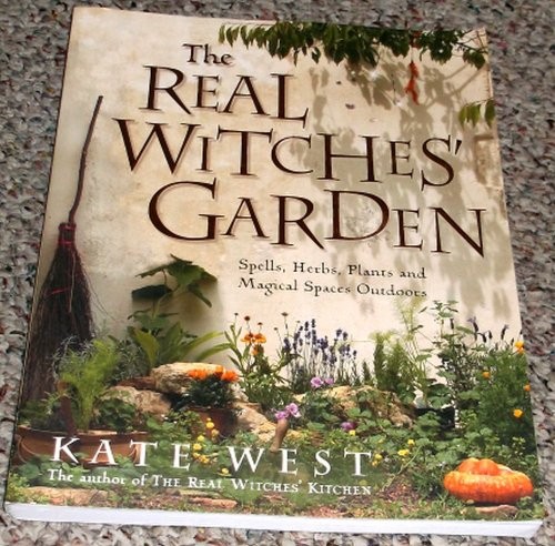 The Real Witches' Garden: Spells, Herbs, Plants and Magical Spaces Outdoors by - Image 5