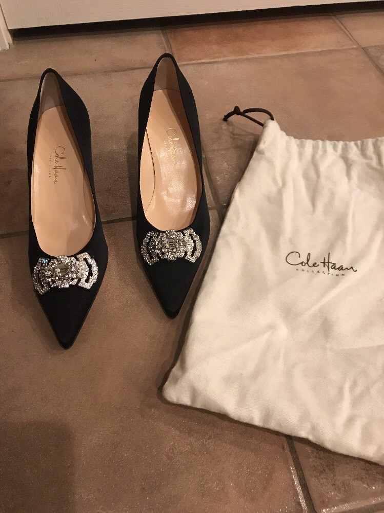 Cole Haan noir Talons Taille 7 avec cristaux Cole Haan noir Talons Taille 7 avec cristaux
