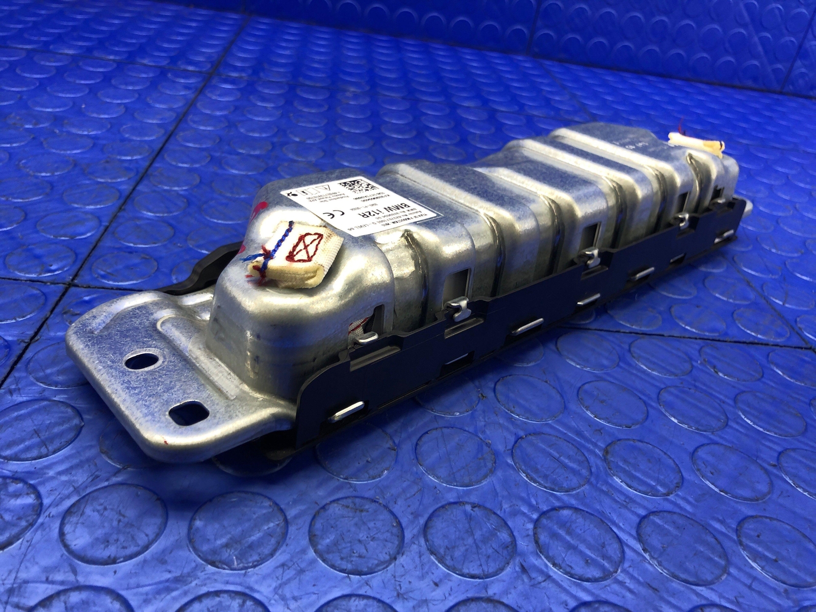 2014-2019 BMW I8 OEM FRONT RIGHT PASSENGER KNEE AIRBAG 9289694