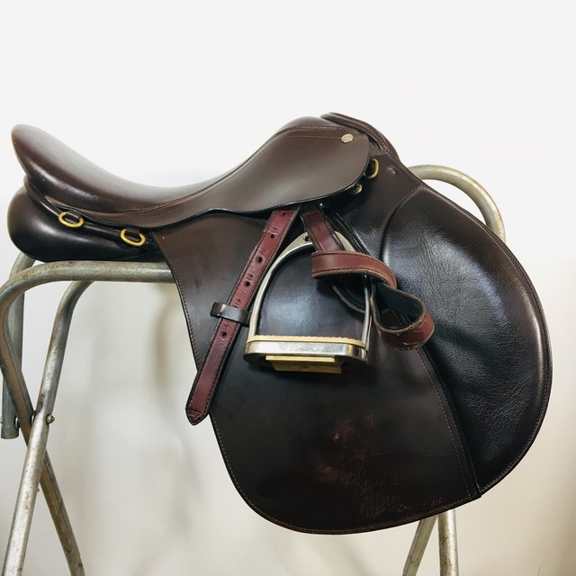 Collegiate jumping Saddle 17" Medium tree Knee Rolls English eBay