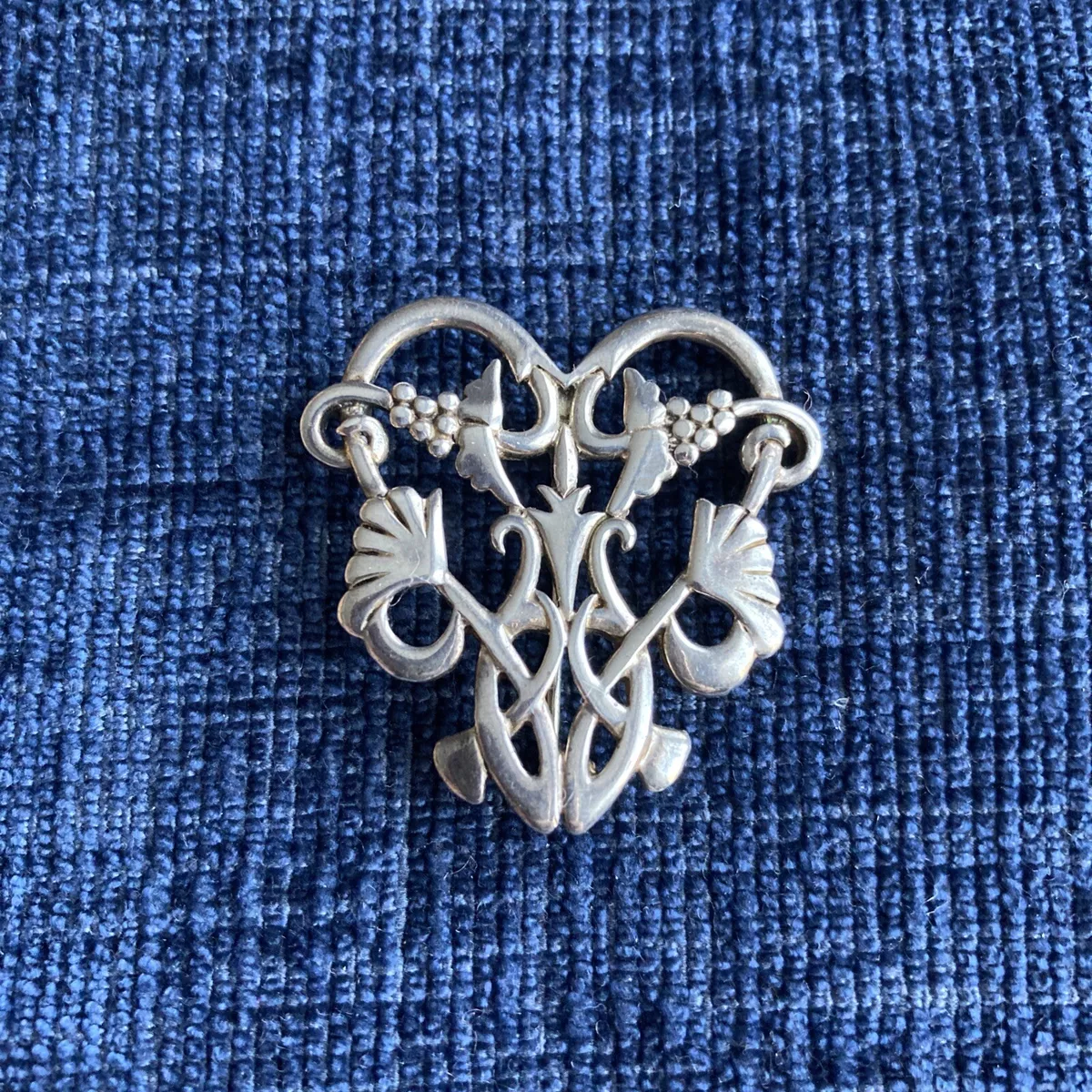 Ortak brooch hotsell