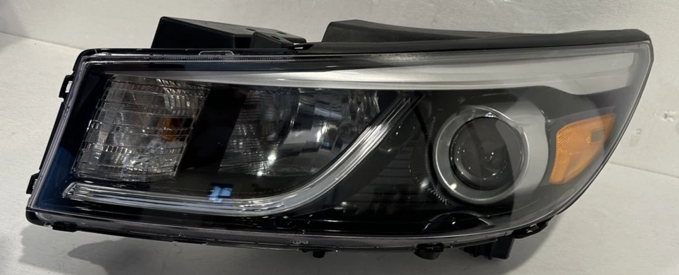 Conjunto de faros KIA SEDONA LH 2015-18 PIEZA DE FABRICANTE ORIGINAL # 92101-A9 Foto 3 de 4