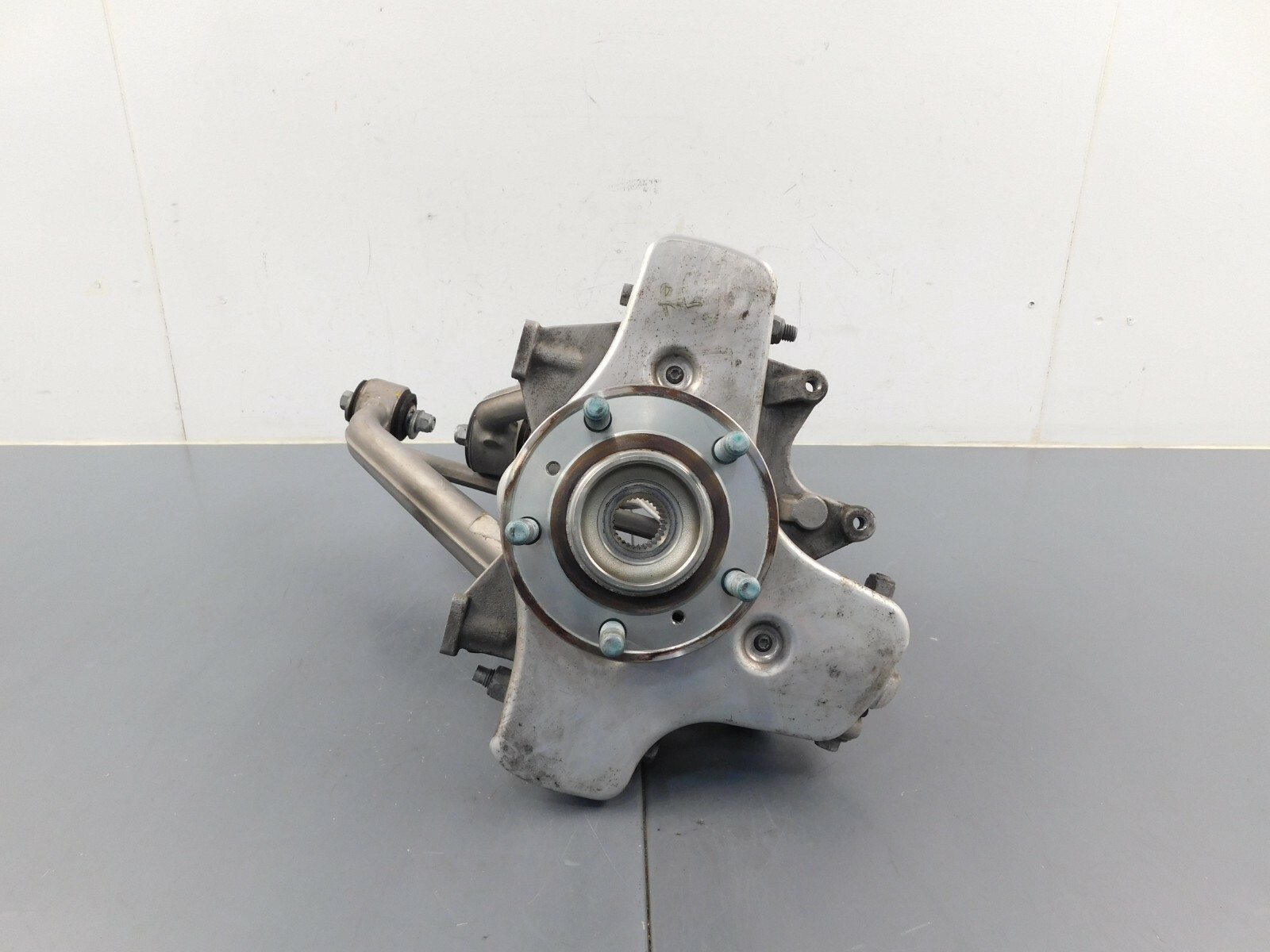 2014 12 - 18 Aston Martin V12 Vanquish Left Rear Hub Assembly #1697 L5  