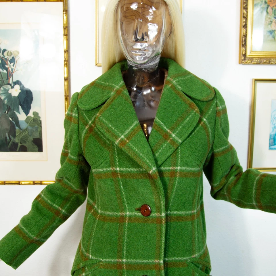 Vintage 1970s Green Wool Plaid Coat with Belt | Classic Winter Outerwear Size S - Image 3 of 4