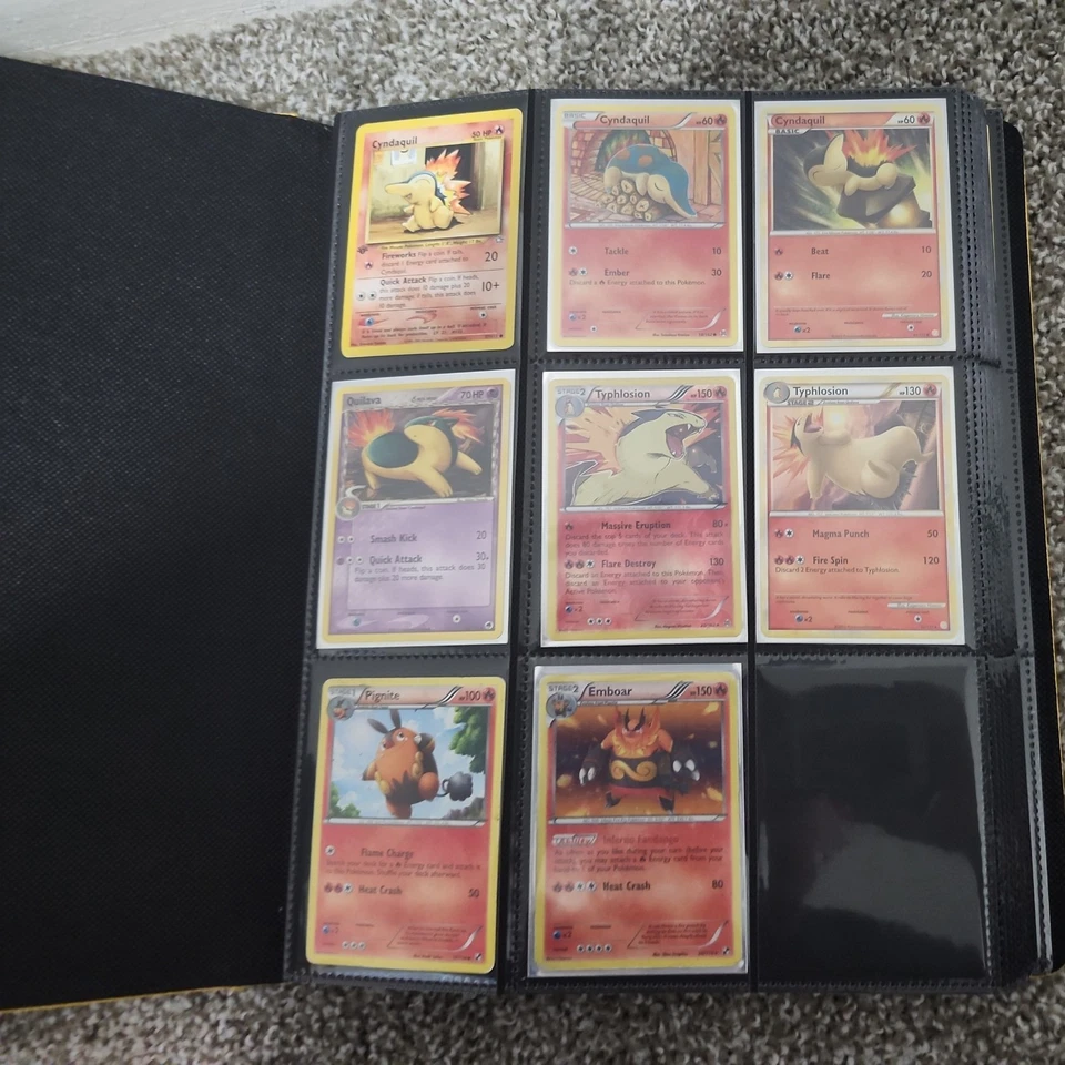 Portatarjetas Pokémon Pikachu Ultra Pro-Binder amarillo + juego de cartas coleccionables Foto 2 de 4