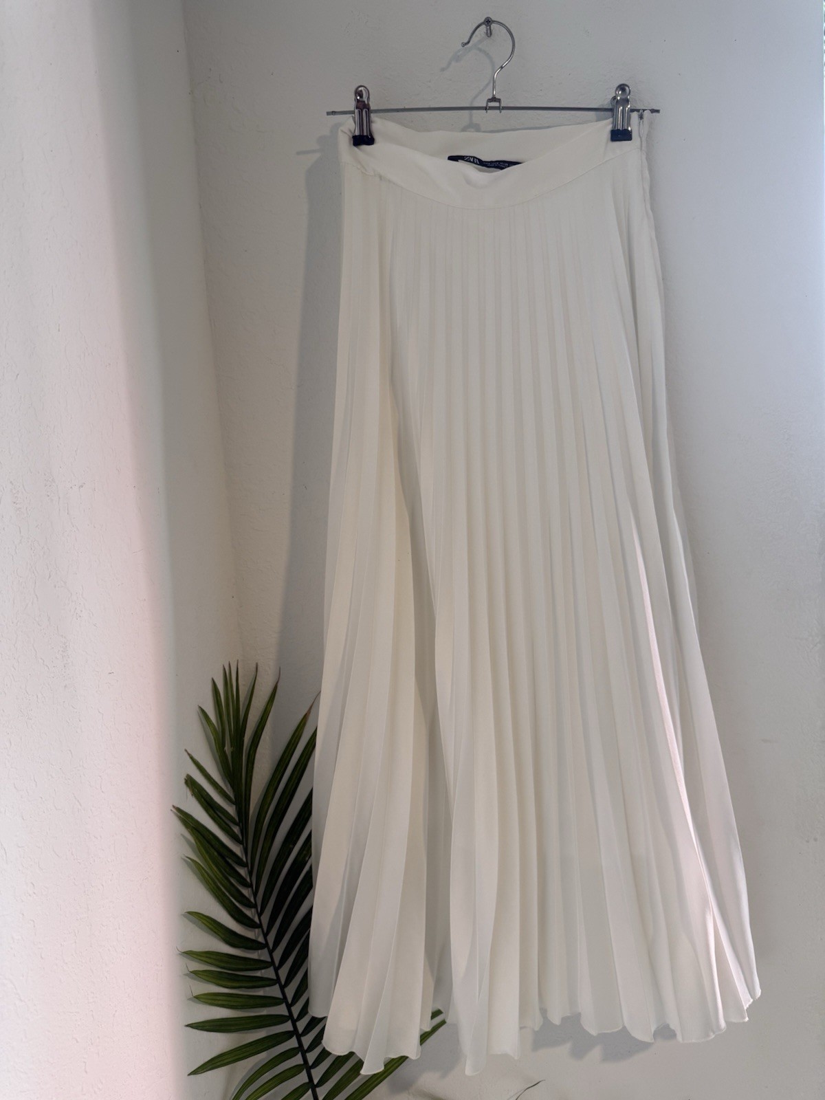 ZARA White Pleated Chiffon Long High Rise Skirt Women's Size L