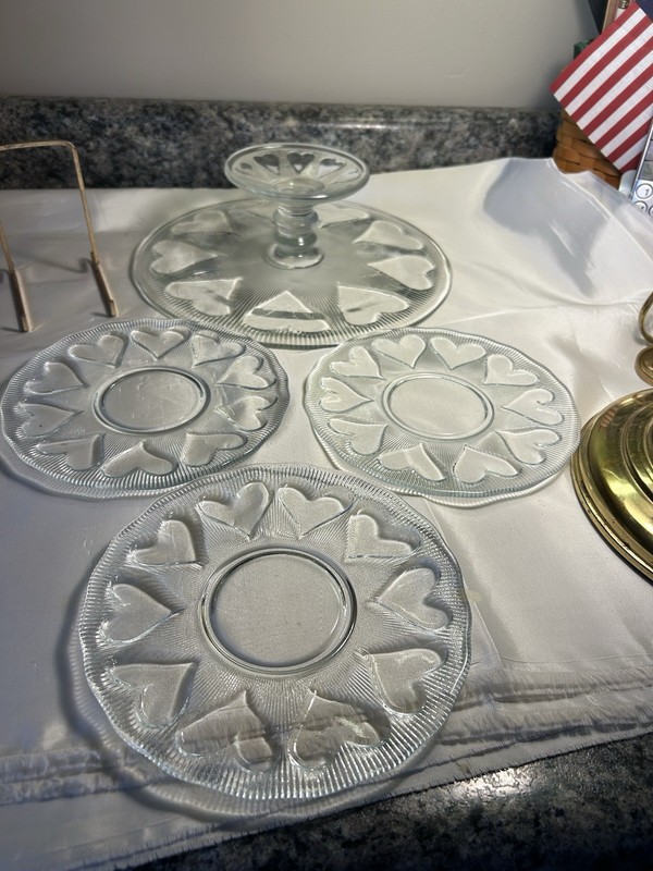 Williams-Sonoma Lines & Hearts Pedestal Cake Plate W/3 Desert Plates 7”