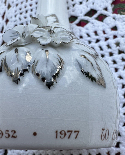 Jarrón Crown Staffordshire Silver Jubilee Queen conmemoración hueso fino porcelana brote - Imagen 5 de 11