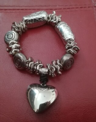 Love Heart elastischer Armreif / Armband / Manschette.        UK LÄNDLICHER VERKÄUFER (E1)