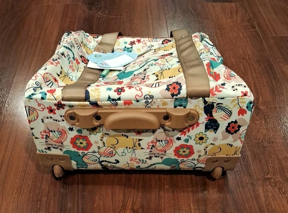 Bolsa de equipaje de mano Lily Bloom Cat Furry Friend 15" con ruedas precio de venta sugerido por el fabricante $200 Foto 3 de 4
