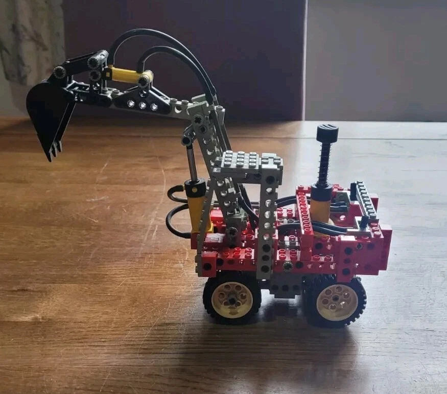 LEGO Technic 8837 Pneumatic Excavator, photo 3 of 5