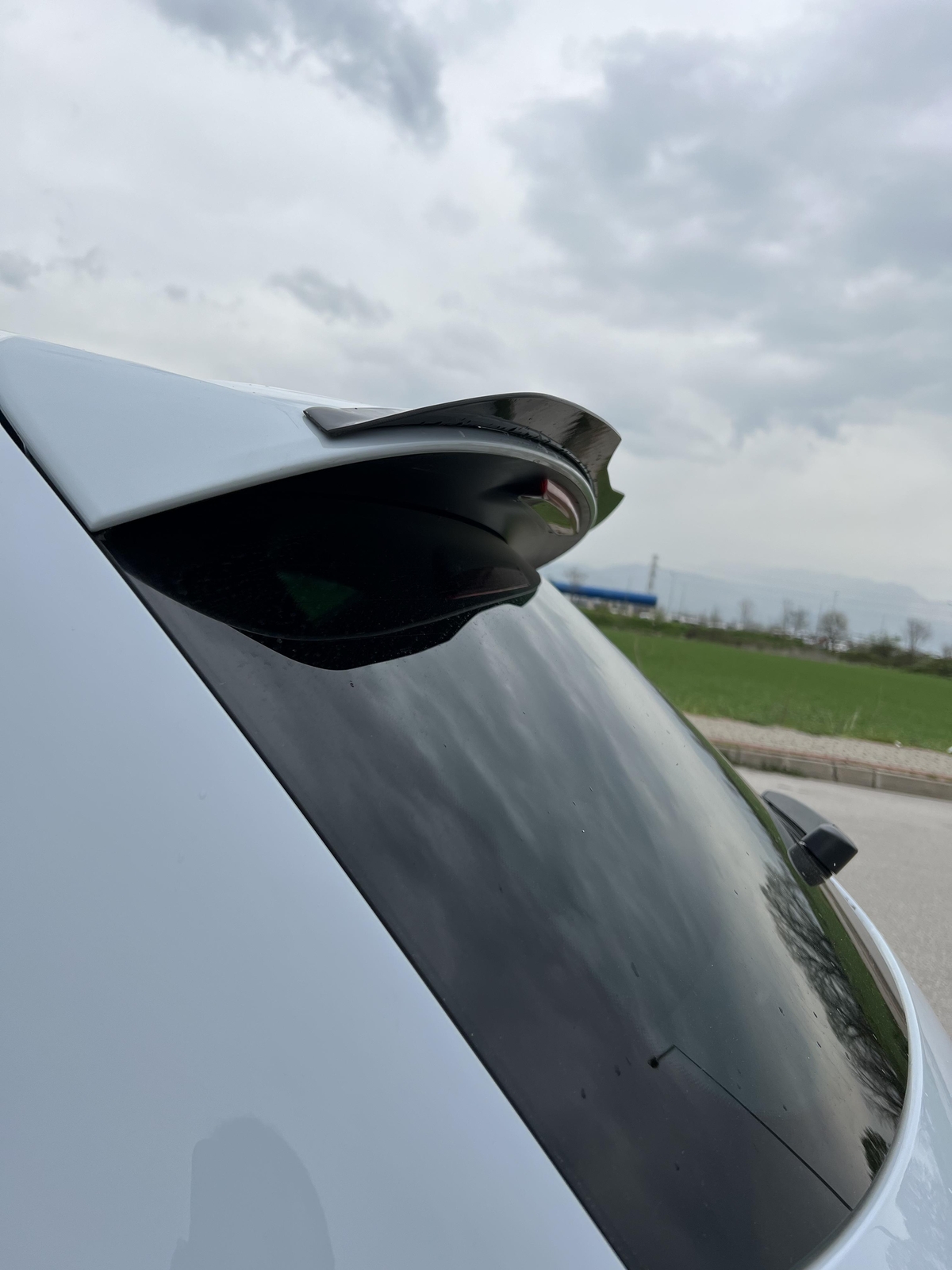 Becquet de toit SEAT Leon Cupra MK3 aérodynamique améliorant l'appui arrière sur autoroute