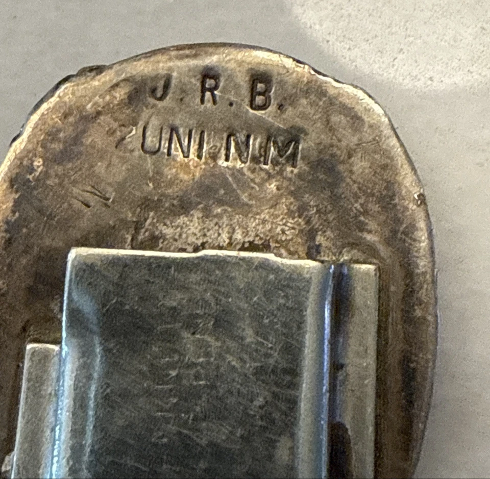 Винтажный галстук-боло Zuni John Rosalie Bowannie бирюзовая инкрустация 1,25 x 1,4 с подписью JRB - Изображение 4 из 4